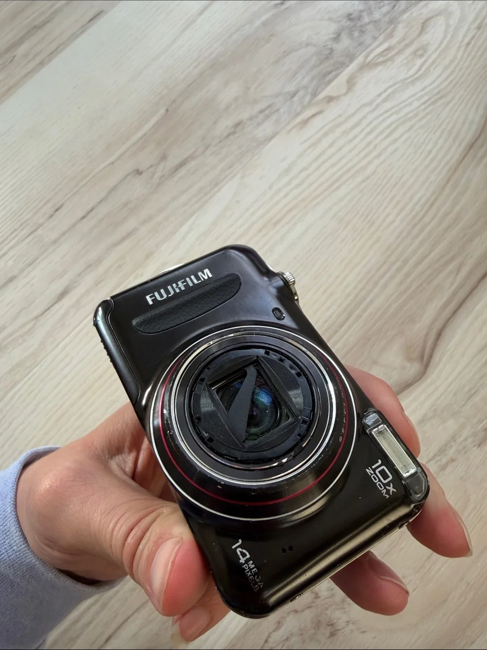Fujifilm Finepix T300 Compact Digital Camera Damaged, for parts or repair
